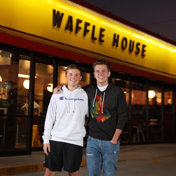 Meet your Posher, Alex - Picture 3 of 6